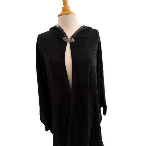 Patricia Nash Cape Poncho Vegan Leather Trim Ornate Metal Clasp Black OS NEW - Picture 5 of 13